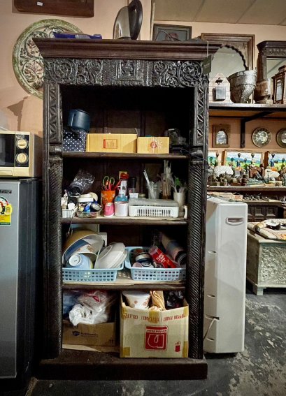 BRT20 Antique Carved Bookrack Dark Solid Wood