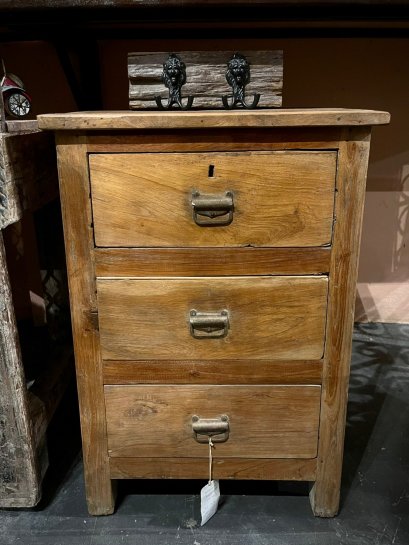 ตู้หัวเตียงลิ้นชักสามช่อง