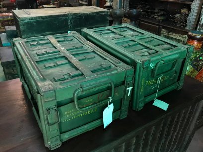 BX44 กล่องเหล็กเก็บกระสุนเก่า