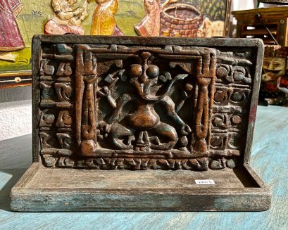 พระพิฆเนศบนแผ่นไม้แกะสลัก