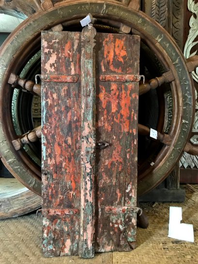 แผ่นไม้เก่าสีขัดหยาบ