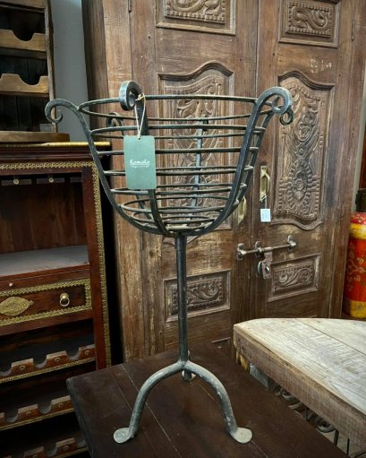 ตะกร้าใส่ของขาเหล็ก