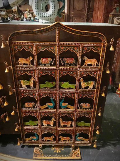 DCI40 Painted Iron Temple Stand