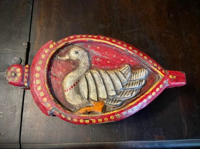 DCI57 Red duck carved box