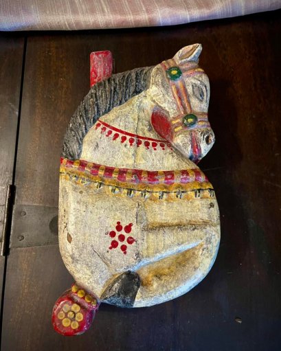 DCI90 Horse Painted Carved Box