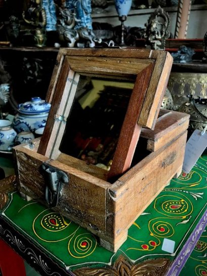 DCI93 Wooden Box with Flip Mirror