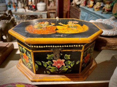 DCI102 Pretty Painted Box