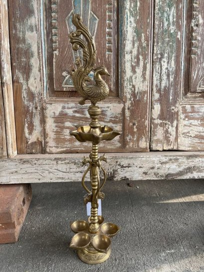 BRI40 นกยูงพร้อมแท่นจุดไฟทองเหลือง