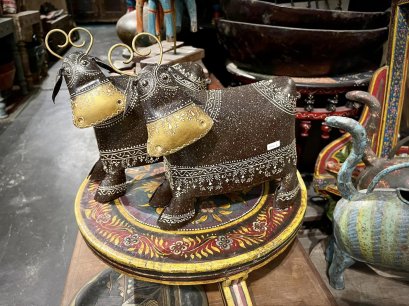 DCI138 Painted Iron Cows Set of 2