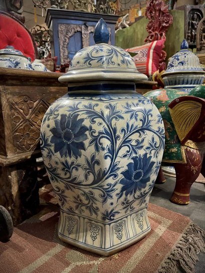 Chinese Ceramic Pot Blue Painting