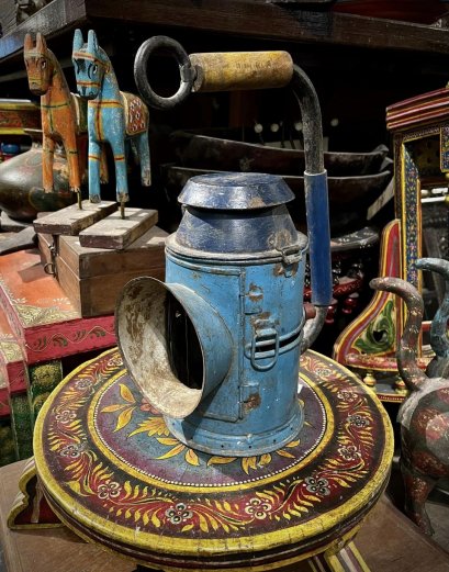 ตะเกียงโบราณทรงแปลกตา