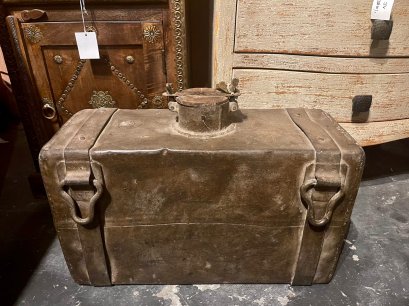 DCI207 ถังน้ำมันเหล็กสนิมวินเทจ