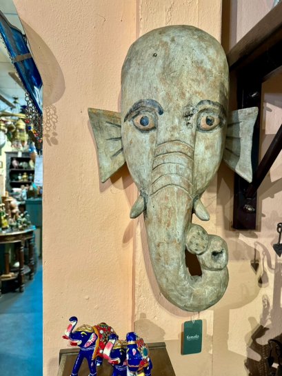 ไม้ชิ้นเดียวแกะสลักหัวช้าง