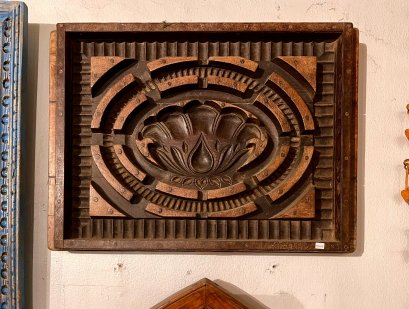 DCI222 ไม้แกะสลักดอกบัวบนกรอบไม้