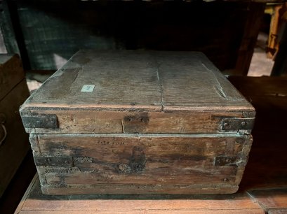 DCI97 Small Wooden Box With 6 Storages Inside