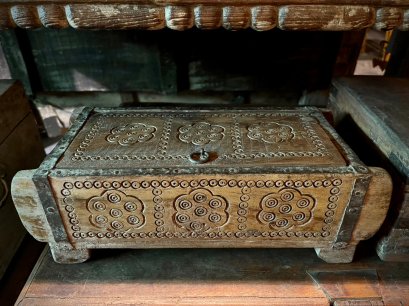 DCI148 Small Tribal Carved Box with Iron Decor