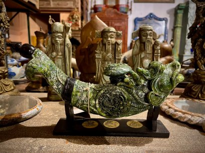 Beautiful Green Dragon Pipe