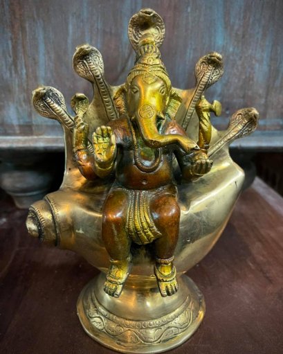 พระพิฆเนศปางประทับบนหอยสังข์