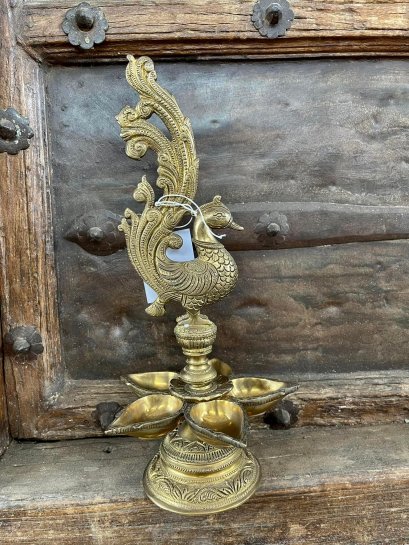 BRI24 เชิงเทียนนกยูงอินเดียทองเหลือง