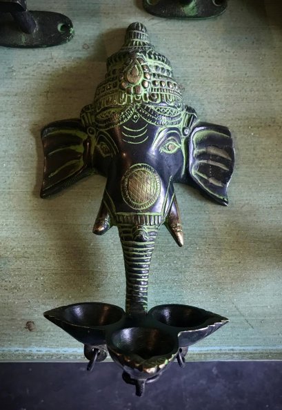 BRI54 ตะเกียงแขวนทองเหลืองทรงหัวช้างอินเดีย