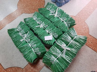 ผลิตเสื้อยืดคนงาน