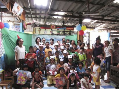 เจอเนส แจกของขวัญปีใหม่เด็กๆ ที่ชุมชนก้าวหน้า หลักสี่ 2554