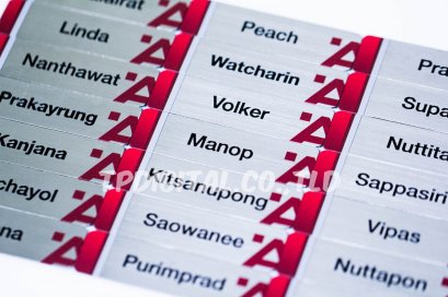 พิมพ์ป้ายชื่อโลหะ พิมพ์ลาย โลโก้ ชื่อ ลงบนป้ายโลหะ สีเงิน สกรีนชื่อไม่ซ้ำ ลาย Hafele 