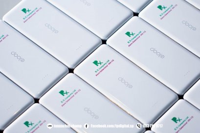 พิมพ์พาวเวอร์แบงค์ พิมพ์โลโก้ลงบนพาวเวอร์แบงค์ สีขาว ยี่ห้อ eloop ลาย R.X. Company Ltd.