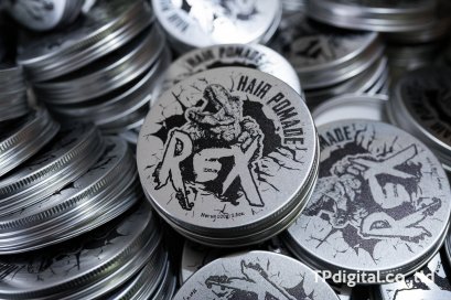 สกรีนฝา สกรีนโลโก้ลงบนฝากระปุกอลูมิเนียม แว๊กซ์ใส่ผม สกรีนลายเต็มฝากระปุก ลาย Hair pomade