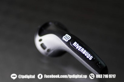 สกรีนโลโก้หูฟัง สกรีนโลโก้ลงบนหูฟังสีดำ ลาย RIVERBUDS สกรีนโลโก้ลงบนก้านหูฟัง