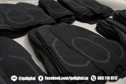 พิมพ์ลายลงบนหนังกลับ ขนาดของแผ่นหนัง 39-45 เซนติเมตร จำนวน 2000 ชิ้น