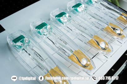 สกรีนโลโก้ลงบนด้ามจับเข็มกลิ้งหน้า ขนาดวัสดุ 20*3*3 เซน ลาย DEJA VU DO