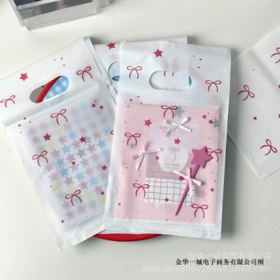 ถุงพลาสติกลายโบว์ แพ็ค 10 ชิ้น ถุงใส่ของขวัญ ลายน่ารัก ขนาด 13*22 ซม.