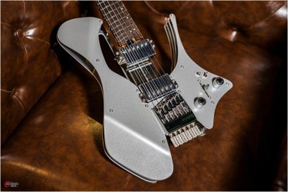 Pearson Omega Metallic Silver&nbsp; / Chrome Hardware