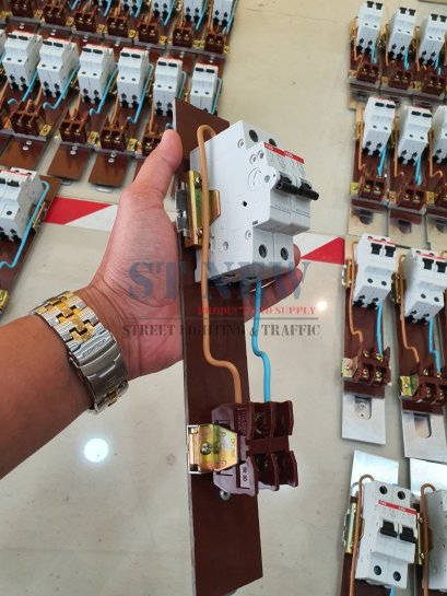 แผงฟิวส์เดี่ยวแบกกาไลท์ พร้อมBreaker