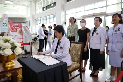 นขต.รพ.ผศ. ร่วมลงนามถวายความอาลัยแด่ สมเด็จพระนางเจ้าสิริกิติ์ พระบรมราชินีนาถ พระบรมราชชนนีพันปีหลวง