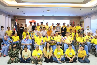 คุณสุชาติ ชวางกูร พร้อมด้วยศิลปิน นักแสดง "กลุ่มสร้างพลเมืองคุณภาพ" จัดกิจกรรมบำรุงขวัญ เลี้ยงอาหารเย็น และแสดงดนตรี แก่ผู้ป่วยทหารผ่านศึก