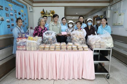 นางสาวอรธิพา วัฒนยืนยง รองผู้อำนวยการกองการพยาบาล โรงพยาบาลทหารผ่านศึก ให้การต้อนรับ คุณนวลนภา เชื้อเมือง และคณะ ในโอกาสเข้าเยี่ยมและจัดเลี้ยงอาหารกลางวันแก่ทหารผ่านศึก