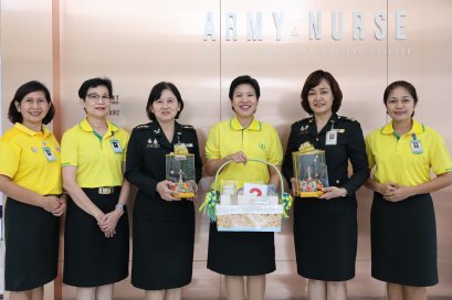 เข้ามอบของที่ระลึกเนื่องในโอกาสเกษียณอายุราชการ ให้แด่ พลตรี หญิง ศิริจันทร์ งาทองและ พ.อ.หญิง ผศ.รังสินี  พูลเพิ่ม