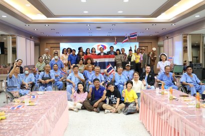 คณะ สว.มธ นำโดย คุณบังอร ลักษมีเศรษฐ (ครูแอ๋ว สว.มธ.) ได้จัดกิจกรรมดนตรีบำบัด