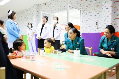 เยี่ยมชมการดำเนินงานและการให้บริการของศูนย์พัฒนาเด็กเล็กเปี่ยมรักโรงพยาบาลทหารผ่านศึก