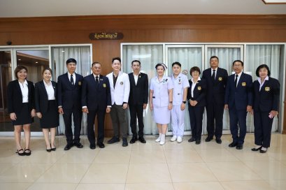 นางพัชรินทร์ ท้วมผิวทอง ผู้อำนวยการกองพยาบาล โรงพยาบาลทหารผ่านศึก และคณะ ร่วมออกบูธประชาสัมพันธ์ภารกิจขององค์การสงเคราะห์ทหารผ่านศึก