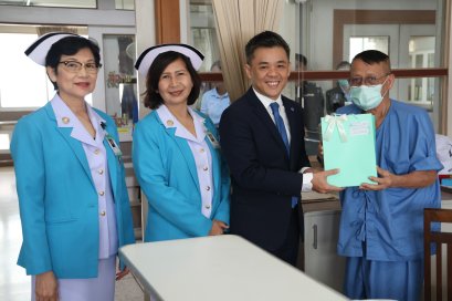 เรือตรีหญิง ธิดานุช  เพียรชูชัย รองผู้อำนวยการโรงพยาบาลทหารผ่านศึก (ฝ่ายพยาบาล) และคณะผู้บริหารโรงพยาบาลทหารผ่านศึก ให้การต้อนรับ นายกสิชล ว่องไวชล ผู้พิพากษาหัวหน้าศาลจังหวัดนครนายกและคณะ