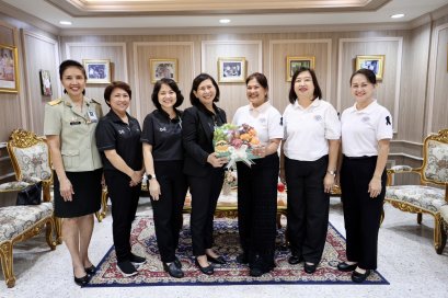 ชมรมแม่บ้านกรมสารบรรณทหาร ร่วมทำความดีด้วยหัวใจ แบ่งปันน้ำใจสู่ทหารผ่านศึก เมื่อวันที่ 23 กรกฎาคม 2569 นางสุธรรมา สกุลไทย รองผู้อำนวยการโรงพยาบาลทหารผ่านศึก (ฝ่ายการพยาบาล) และคณะ เป็นผู้แทนผู้อำนวยการโรงพยาบาลทหารผ่านศึก ให้การต้อนรับ ดร.พธูสิรี รัตนกาฬ 