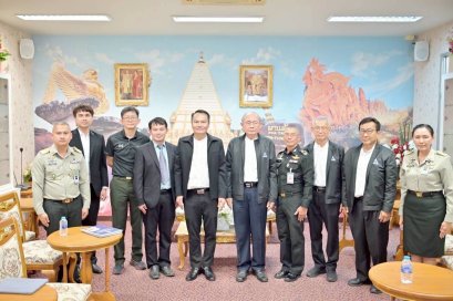 พลเอก พจน์ เอมพันธุ์ ที่ปรึกษาผู้อำนวยการองค์การสงเคราะห์ทหารผ่านศึก และคณะทำงานการออกหน่วยกายอุปกรณ์เคลื่อนที่ เข้าพบ นายณรงค์ เทพเสนา ผู้ว่าราชการจังหวัดอุบลราชธานี ณ ศาลากลางจังหวัดอุบลราชธานี 