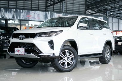TOYOTA FORTUNER 2.4 LEADER S