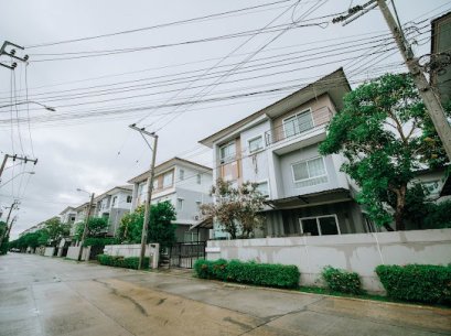 装修很齐全！！！ 3层独立别墅出售，Casa Grand Ratchapruek-Rama 5项目，位置好，非常新，有电影院，特价！ 54.3 平方哇