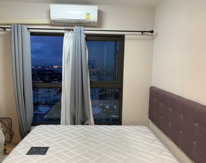 大减价！！ The privacy Rama 9.位于素坤逸路的位置 连接 Rama 9 路、Phetchaburi 和 Ramkhamhaeng，距离机场铁路仅 250 米。