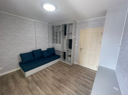 卖得很便宜！！ 公寓 rangsit 8楼，朝东，亏本出售！！ 家具齐全，视野好，在主干道旁边！！