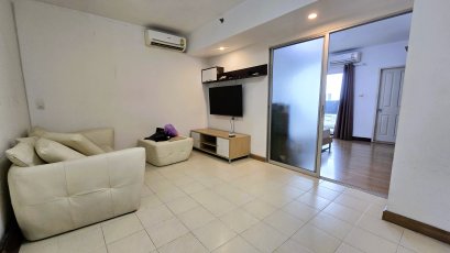 自住舒适！投资划算！ 紧邻黄线轻轨，直面诗那卡琳路，距 Seacon Srinakarin 仅 5 分钟！ 出售：Supalai Park Srinakarin 公寓 | 51.37 平方米 | 高楼层 | 精装修家具电器齐全